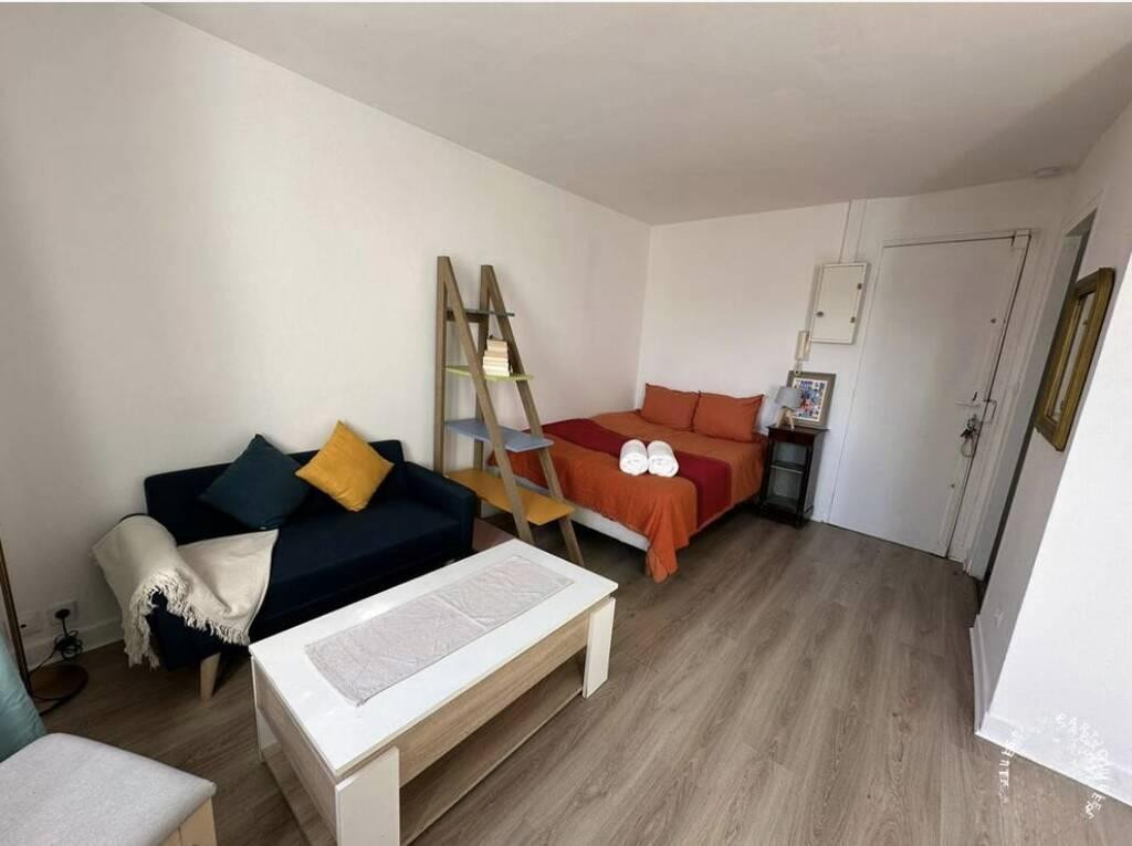 
                                                Location
                                                 Beau studio meublé 21m²