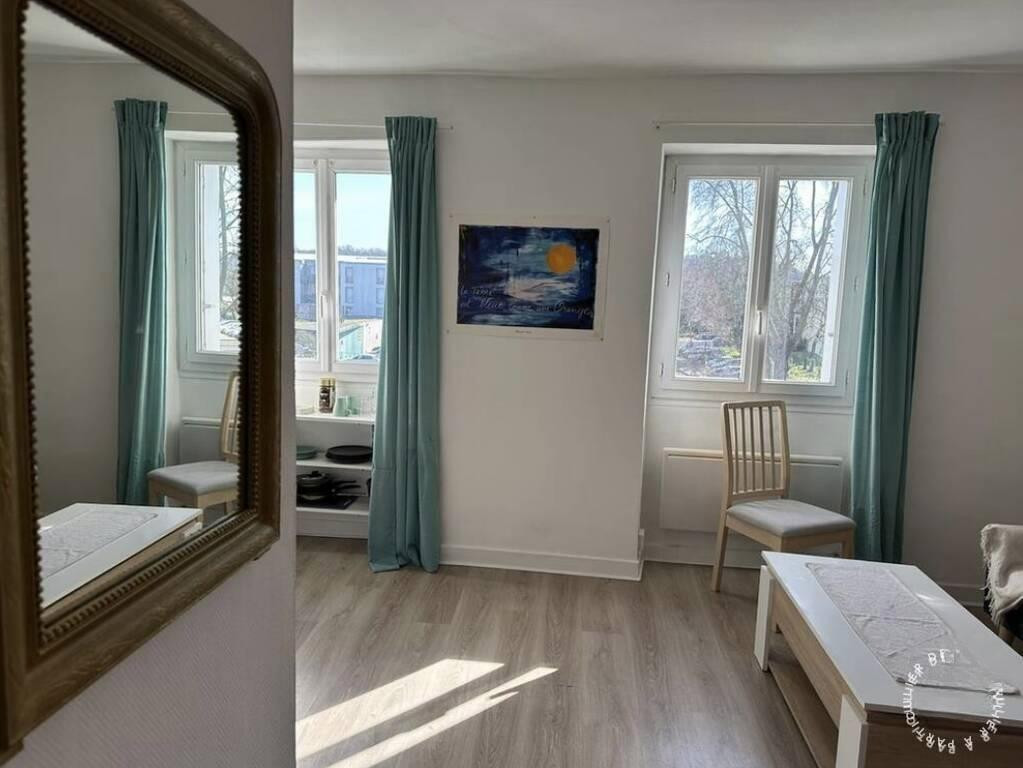 
                                                Location
                                                 Beau studio meublé 21m²