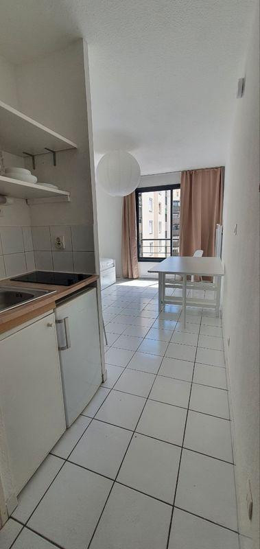 
                                                Location
                                                 Beau studio meublé 21m²