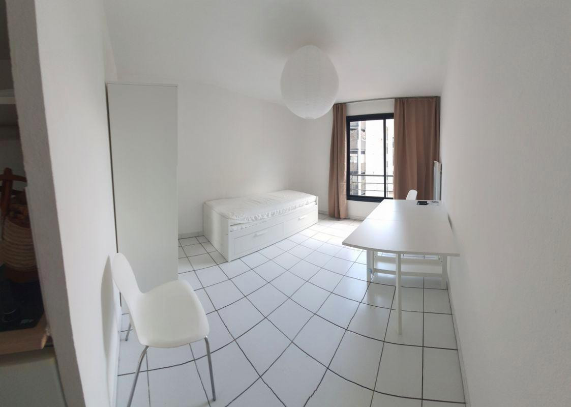 
                                                Location
                                                 Beau studio meublé 21m²