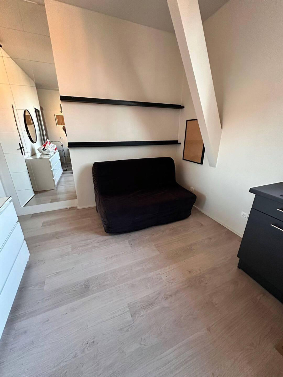 
                                                Location
                                                 Beau studio meublé 21m²