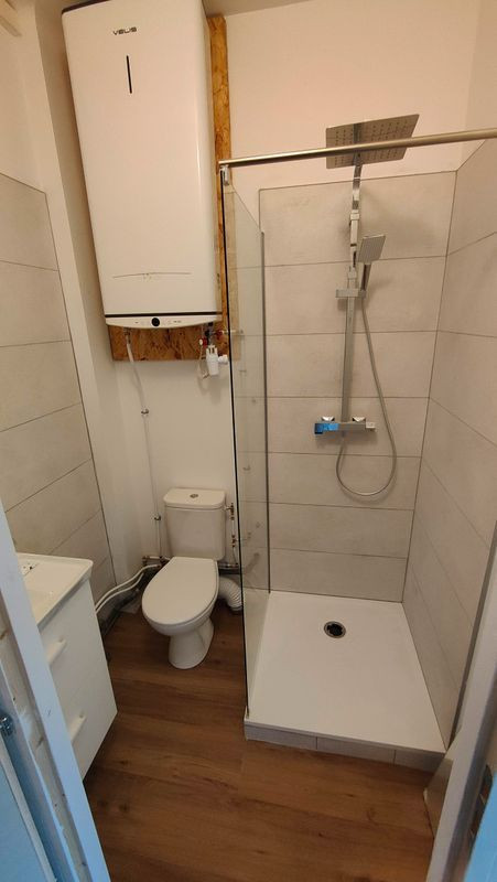 
                                                Location
                                                 Beau studio meublé 21m²