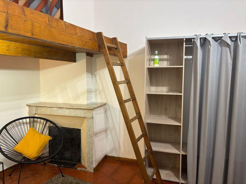 
                                                Location
                                                 Beau studio meublé 21m² au centre