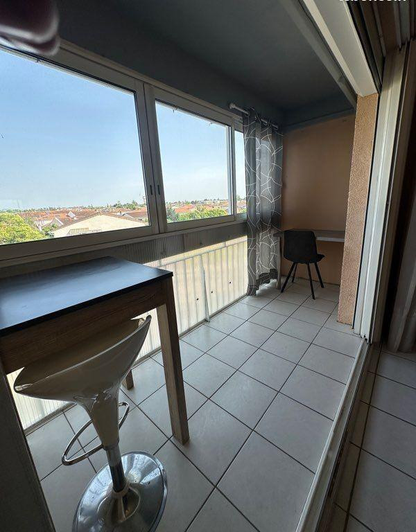 
                                                Location
                                                 Beau studio meublé 21m² avec balcon