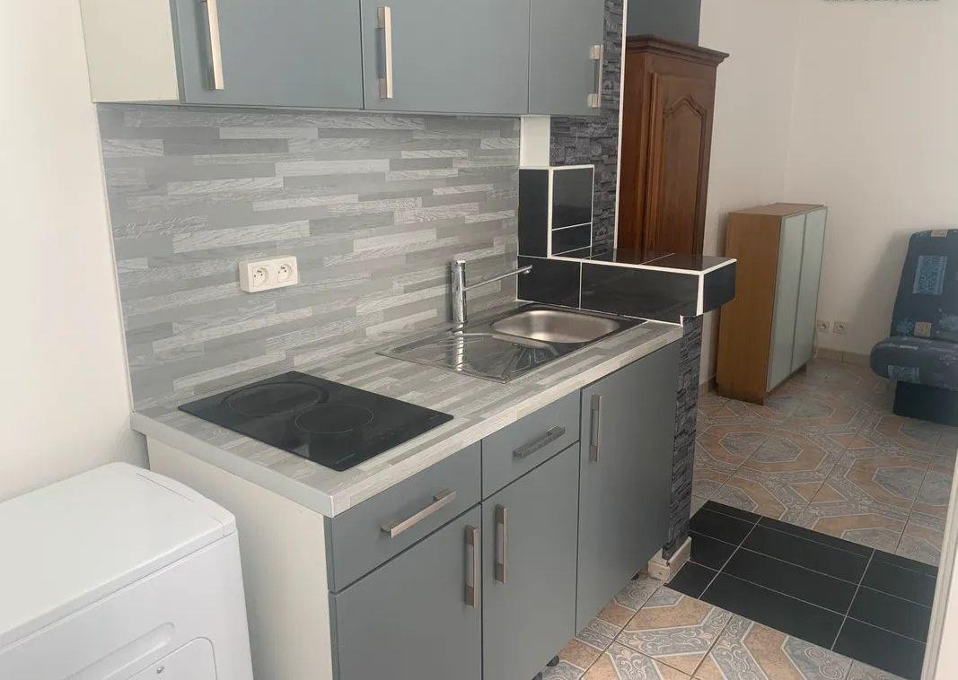 
                                                Location
                                                 Beau studio meublé 21m² avec petit jardin
