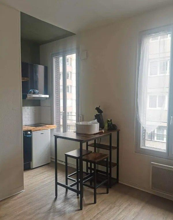 
                                                Location
                                                 Beau studio meublé 21m² bien situé