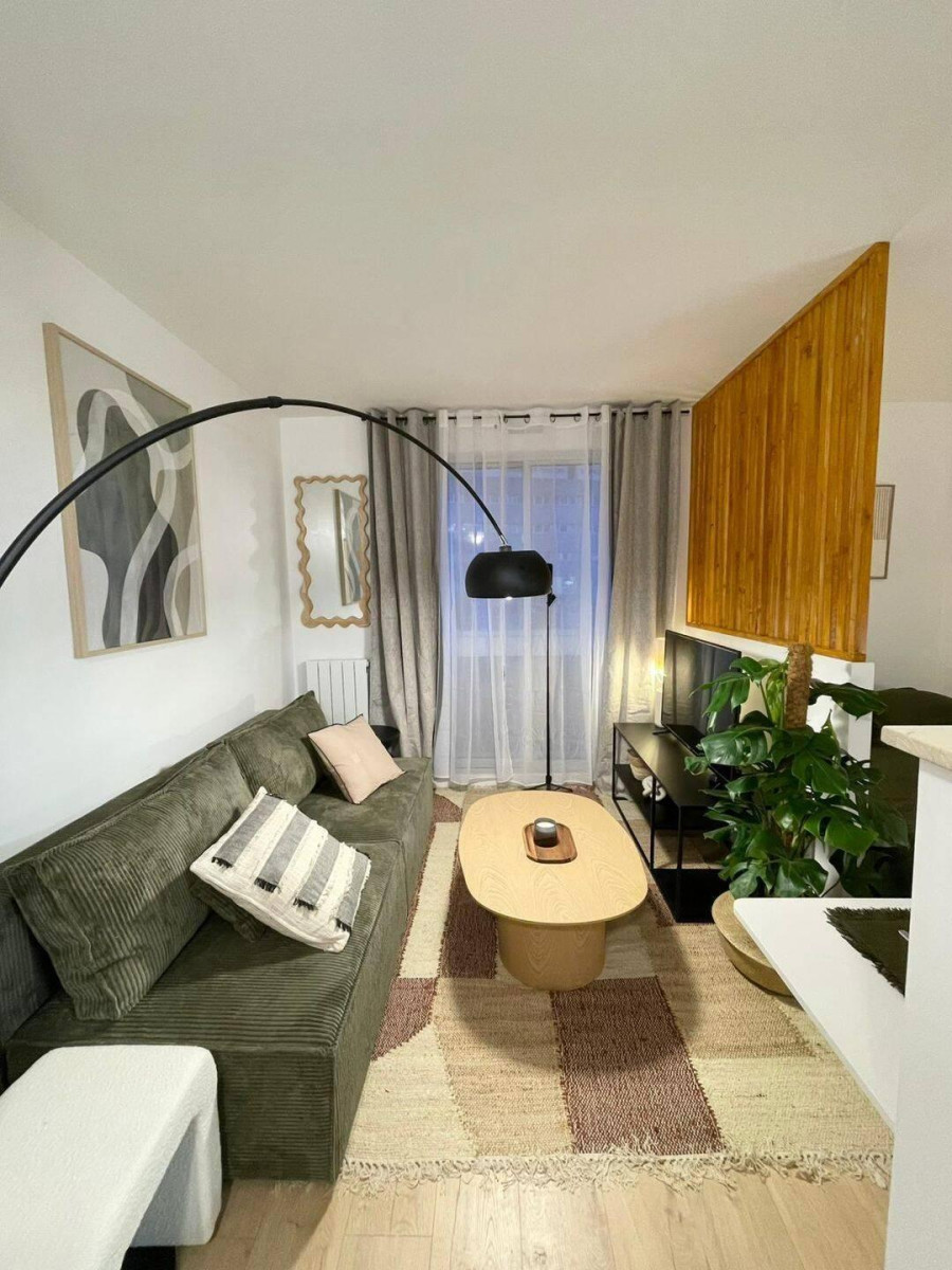 
                                                Location
                                                 Beau studio meublé 21m² idéal étudiant