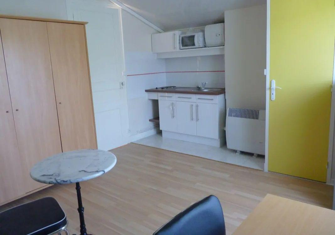 
                                                Location
                                                 Beau studio meublé 21m² pour étudiant