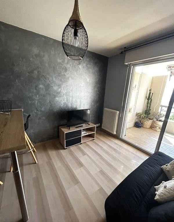 
                                                Location
                                                 Beau studio meublé 21m² vue mer -Nice Ouest