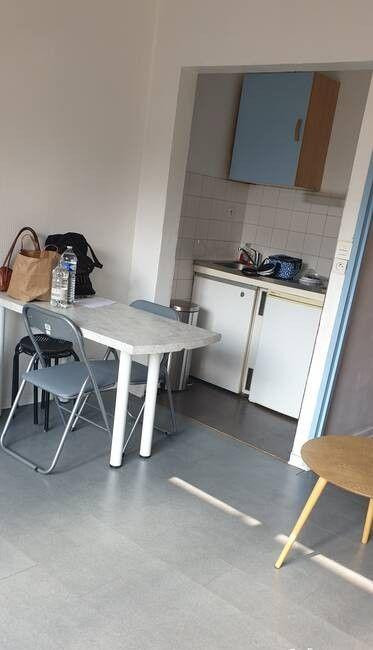 
                                                Colocation
                                                 Beau studio meublé 22 m²