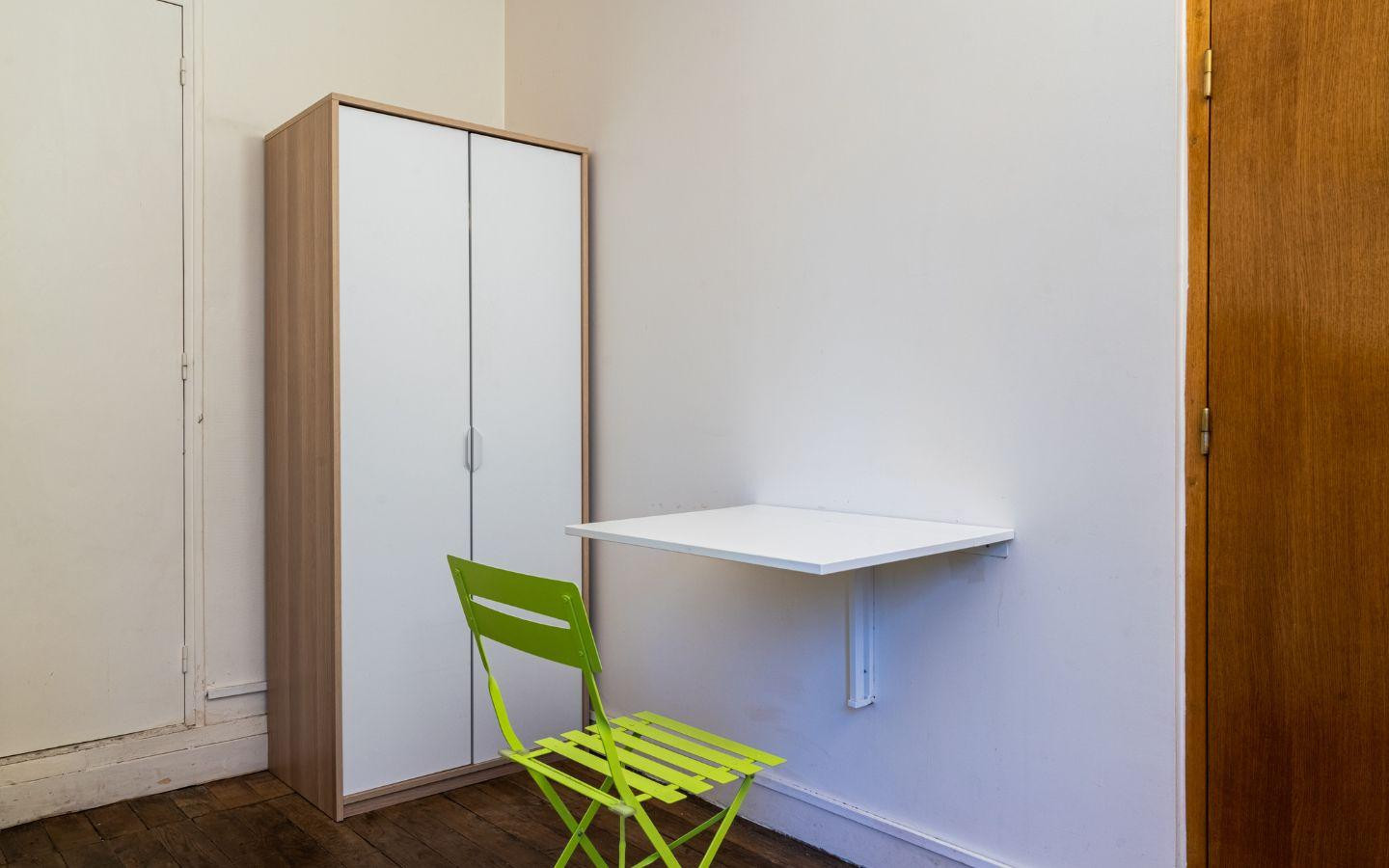 
                                                Location
                                                 Beau studio meublé 22m²