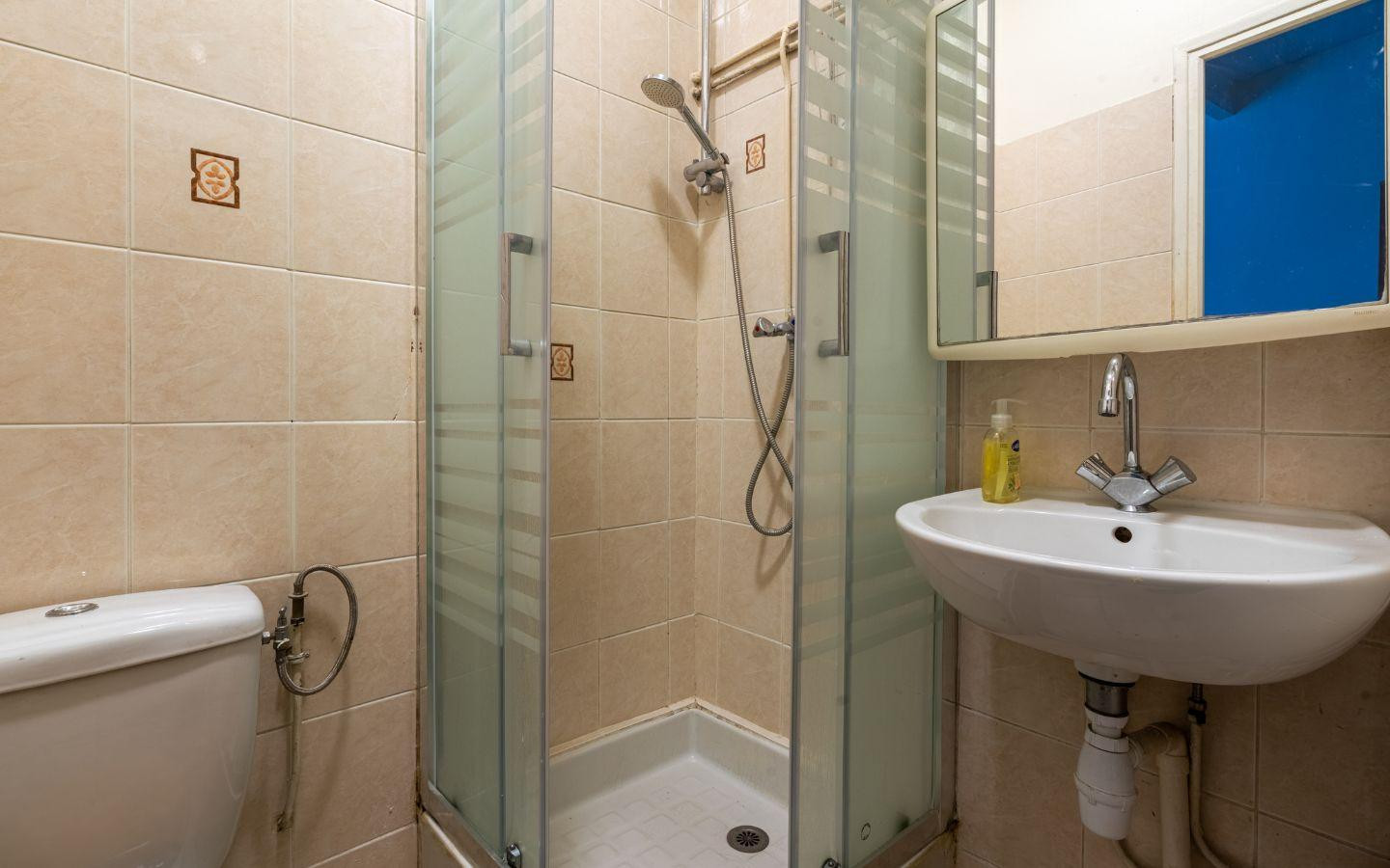 
                                                Location
                                                 Beau studio meublé 22m²