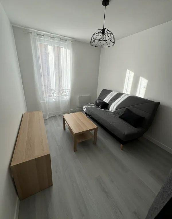 
                                                Location
                                                 Beau studio meublé 22m²