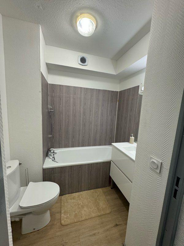 
                                                Location
                                                 Beau studio meublé 22m²