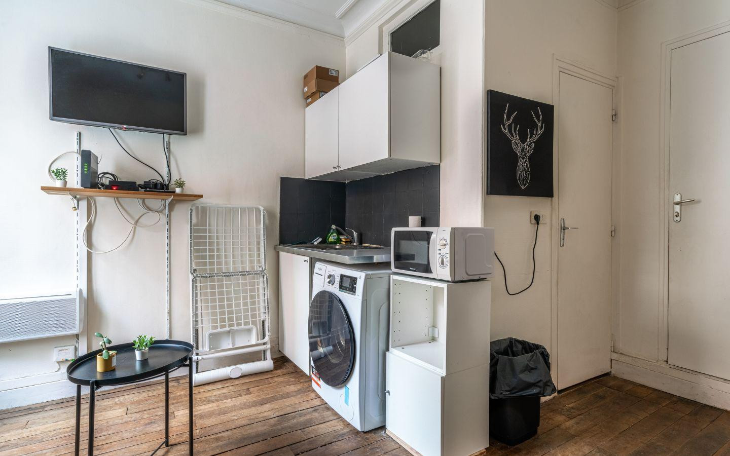 
                                                Location
                                                 Beau studio meublé 22m²