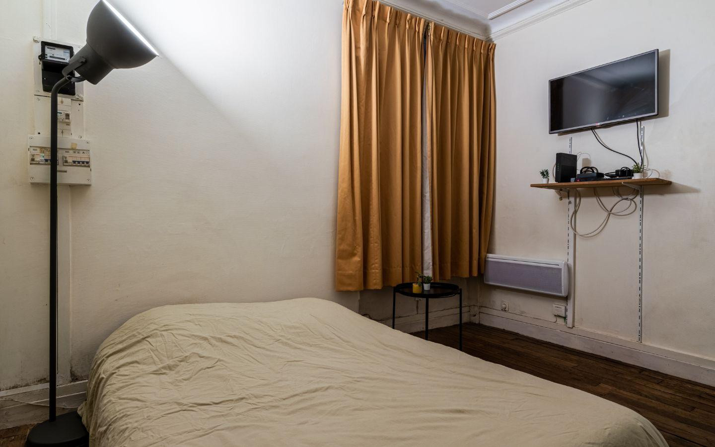 
                                                Location
                                                 Beau studio meublé 22m²
