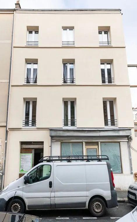 
                                                Location
                                                 Beau studio meublé 22m²