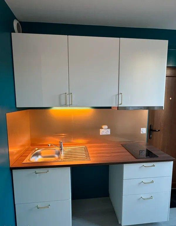 
                                                Location
                                                 Beau studio meublé 22m²