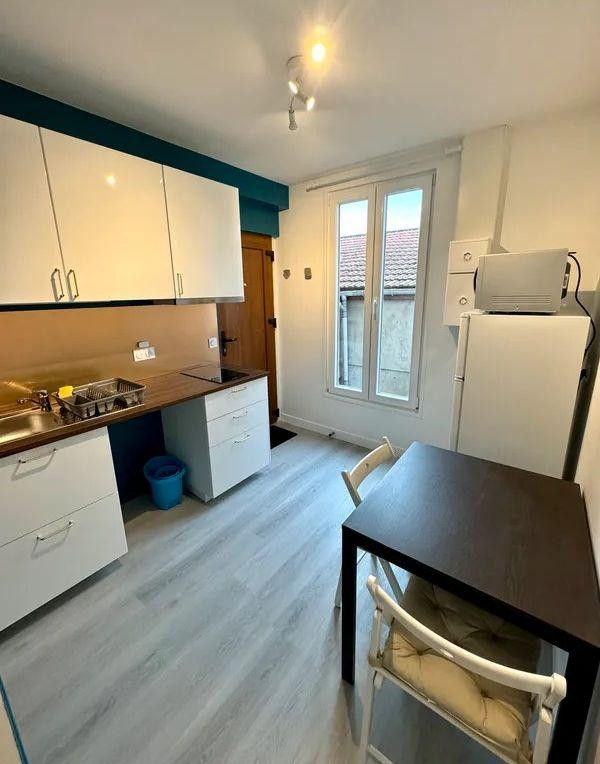 
                                                Location
                                                 Beau studio meublé 22m²