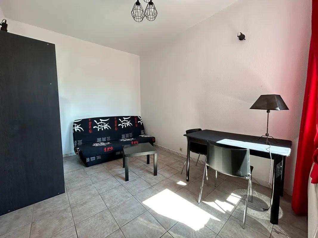 
                                                Location
                                                 Beau studio meublé 22m²