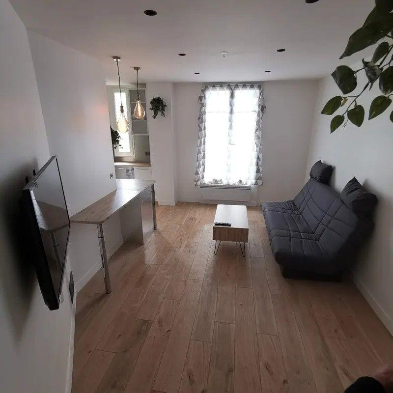 
                                                Location
                                                 Beau studio meublé 22m² à Ivry idéal étudiant(e)