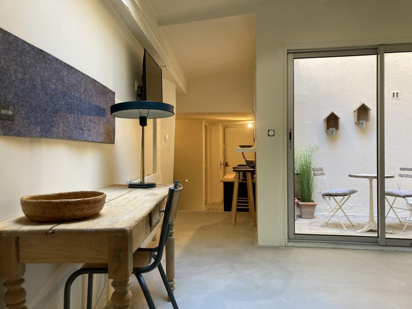 
                                                Location
                                                 Beau Studio meublé 22m² avec grand patio privé