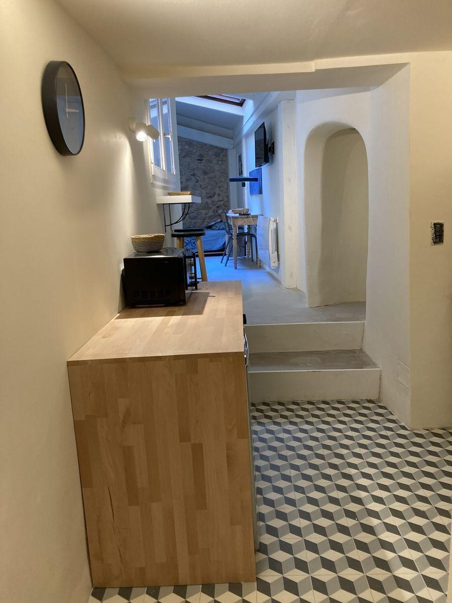 
                                                Location
                                                 Beau Studio meublé 22m² avec grand patio privé