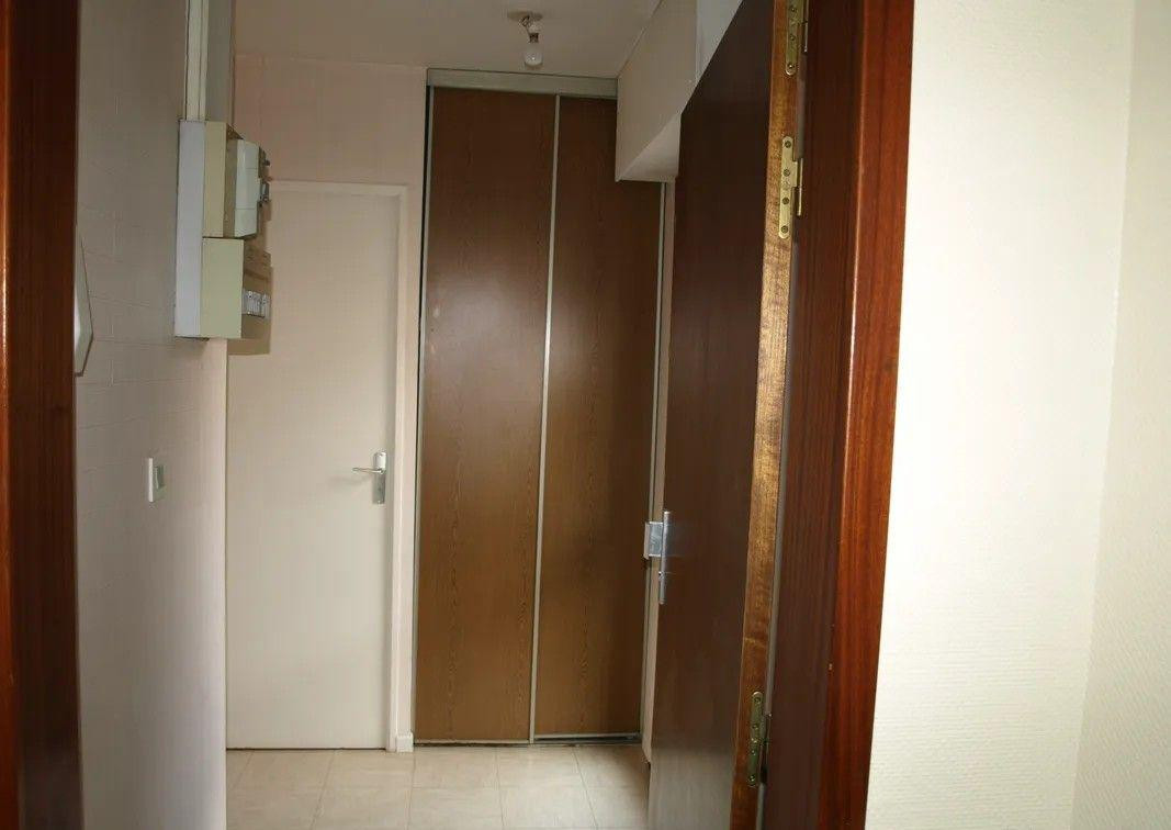 
                                                Location
                                                 Beau studio meublé 22m² proche gare/centre-ville