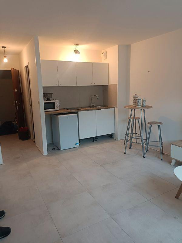 
                                                Location
                                                 Beau studio meublé 22m² refait à neuf