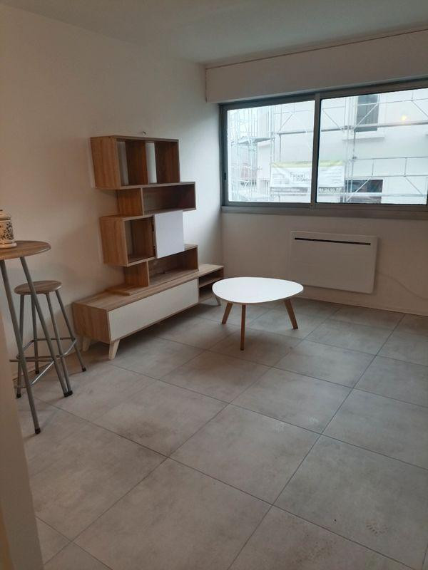 
                                                Location
                                                 Beau studio meublé 22m² refait à neuf