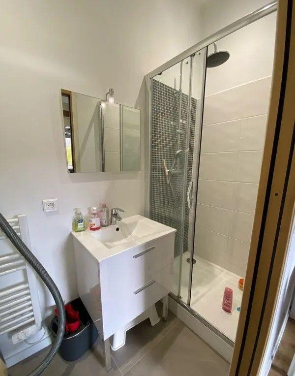 
                                                Location
                                                 Beau studio meublé 22m² refait à neuf au calme