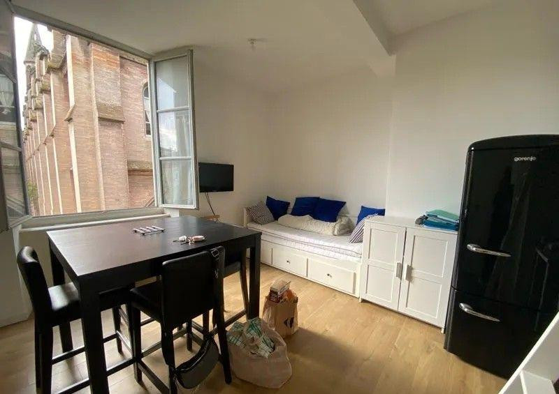 
                                                Location
                                                 Beau studio meublé 22m² refait à neuf au calme