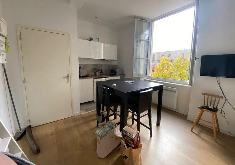 
                                                Location
                                                 Beau studio meublé 22m² refait à neuf au calme