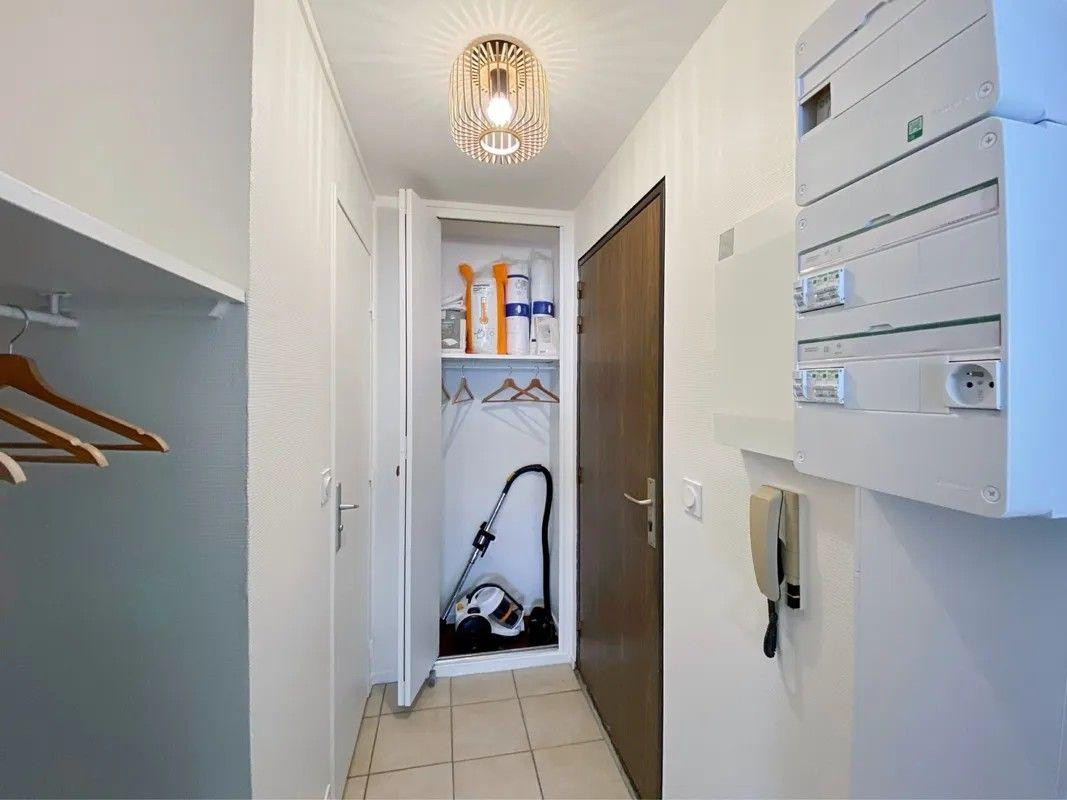 
                                                Location
                                                 Beau studio meublé 22m² rue Brisout de Barneville