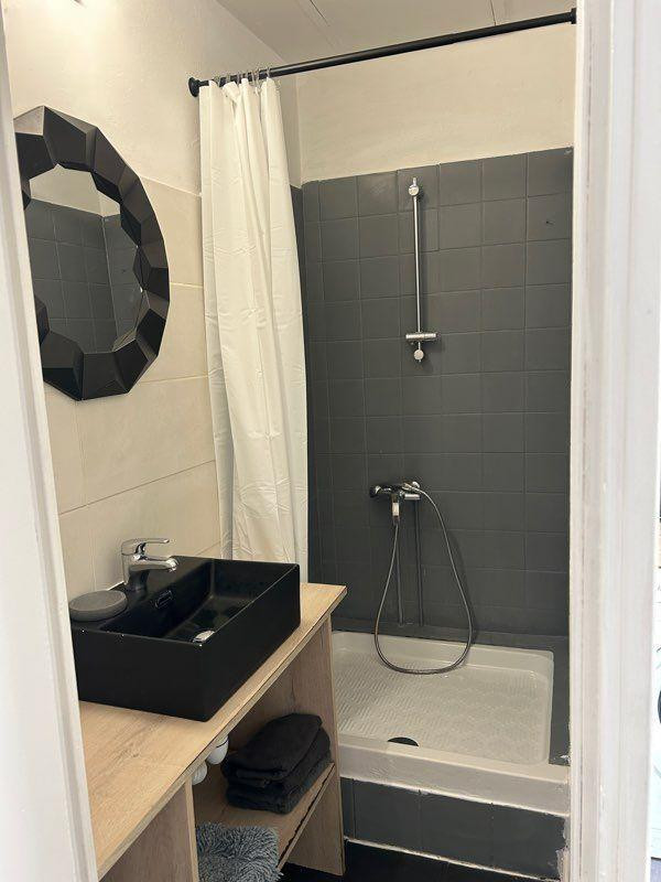 
                                                Location
                                                 Beau studio meublé 22m2 Place de la Victoire