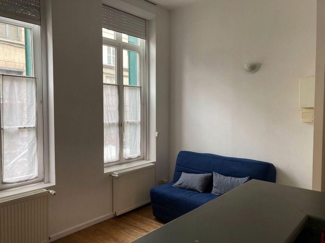 
                                                Location
                                                 Beau studio meublé  23 m²