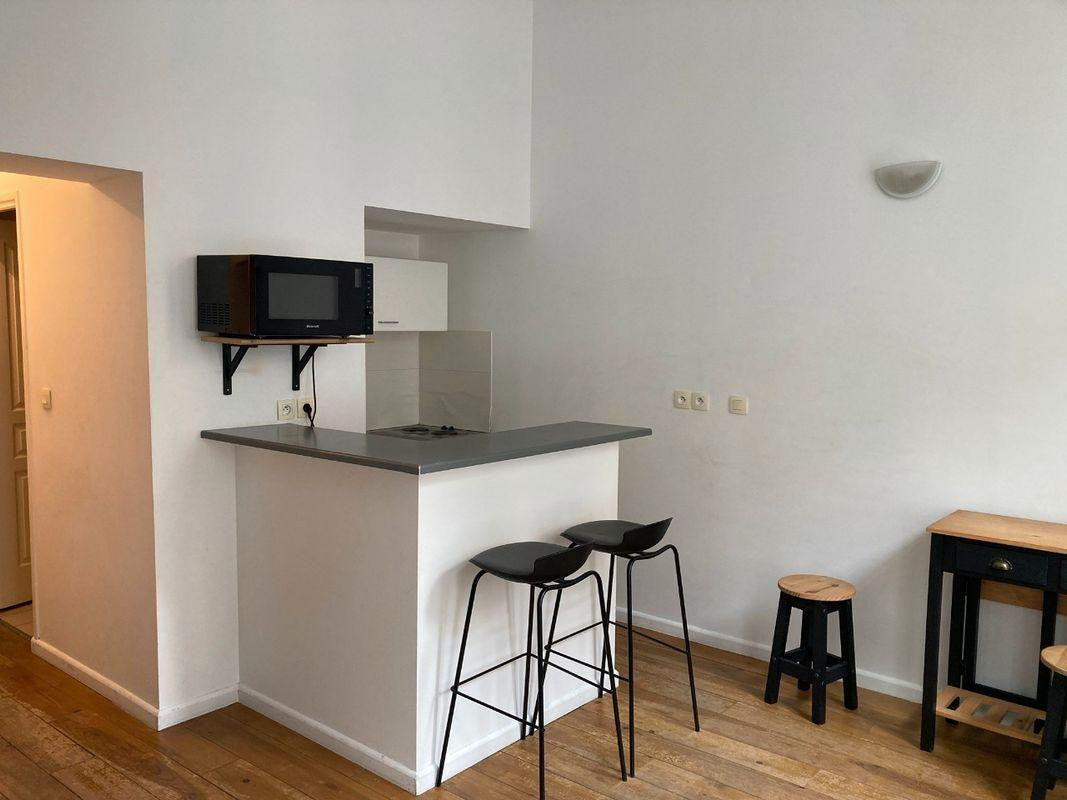 
                                                Location
                                                 Beau studio meublé  23 m²