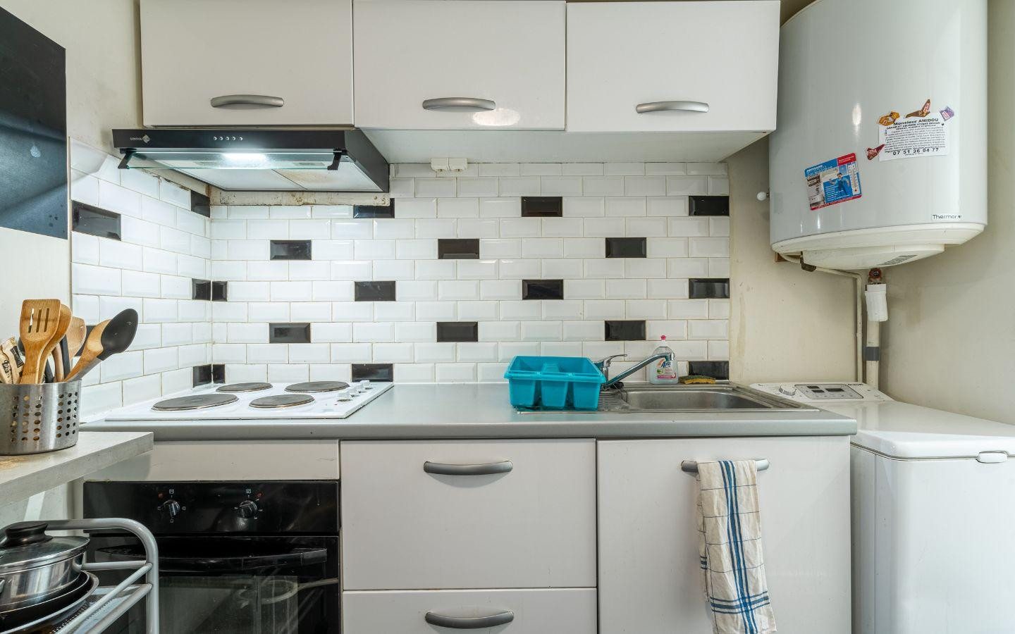 
                                                Location
                                                 Beau studio meublé 23m²