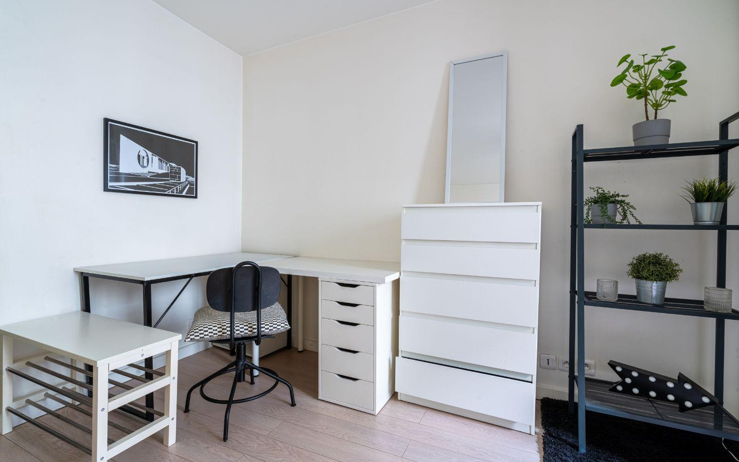 
                                                Location
                                                 Beau studio meublé 23m²