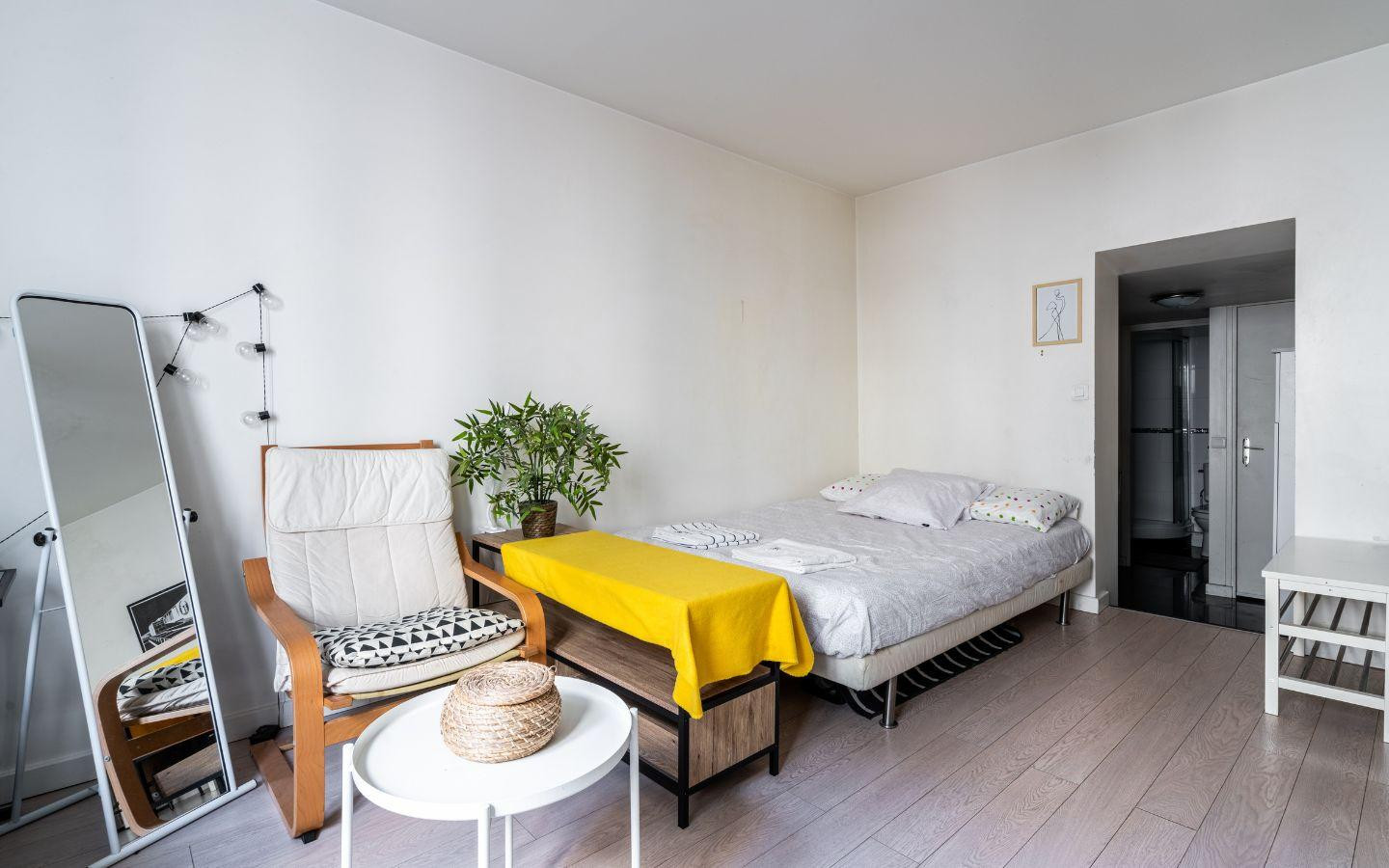 
                                                Location
                                                 Beau studio meublé 23m²