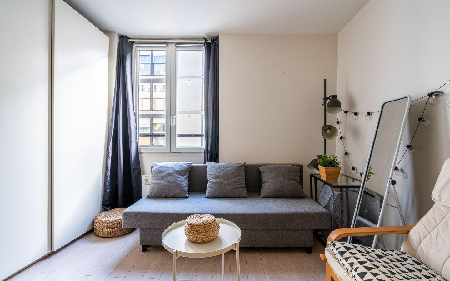 
                                                Location
                                                 Beau studio meublé 23m²