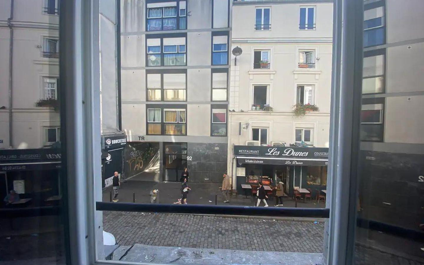 
                                                Location
                                                 Beau studio meublé 23m²