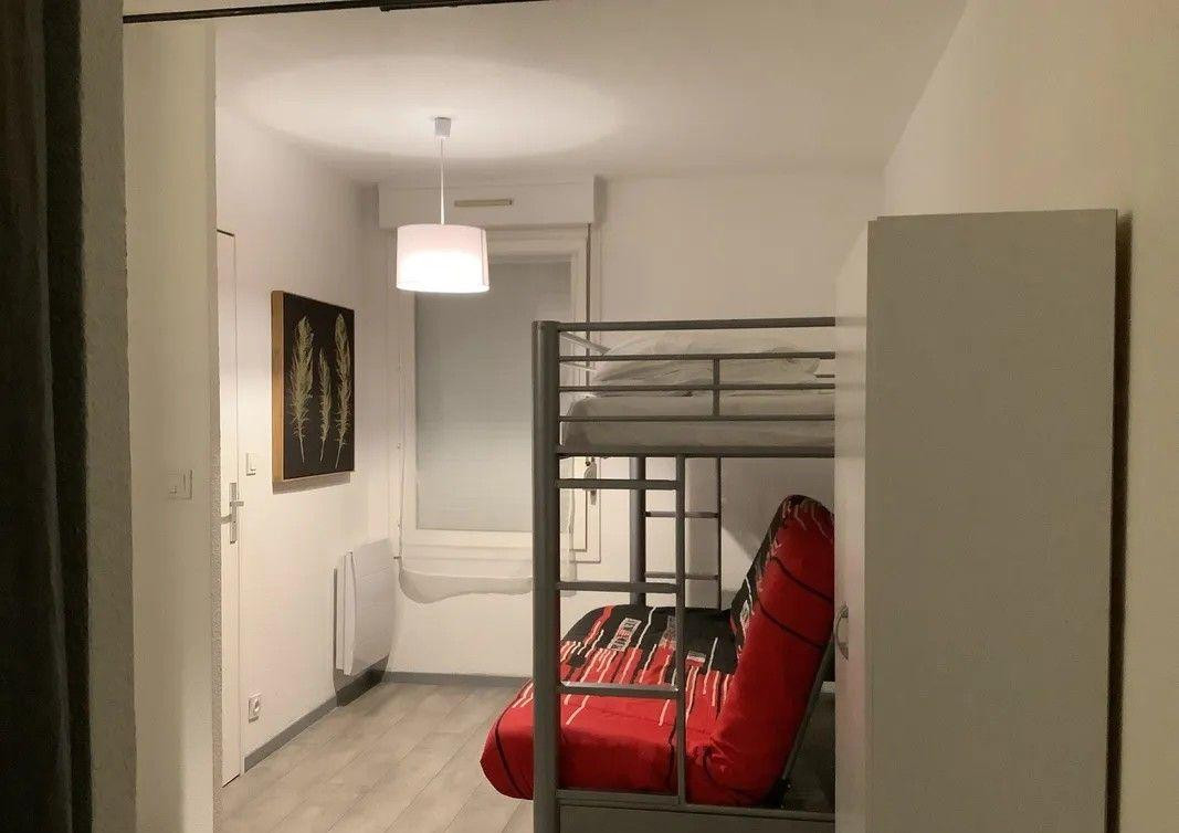 
                                                Location
                                                 Beau studio meublé 23m² avec grand balcon