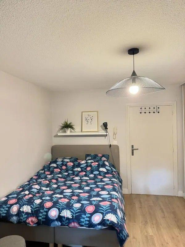 
                                                Location
                                                 Beau studio meublé 23m² dans résidence +piscine