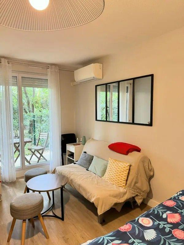 
                                                Location
                                                 Beau studio meublé 23m² dans résidence +piscine