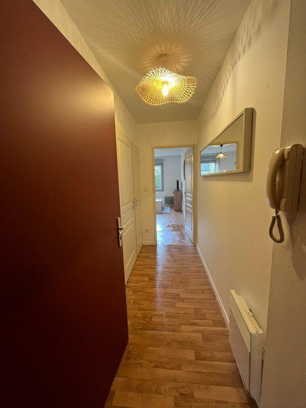 
                                                Location
                                                 Beau studio meublé 23m² rénové