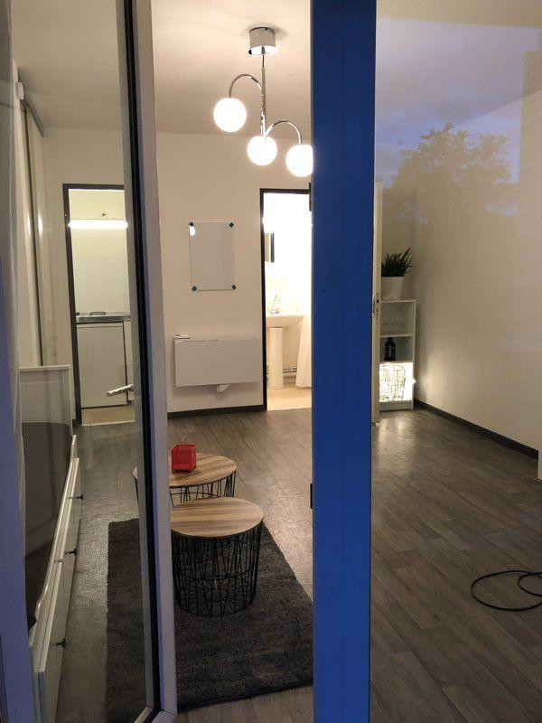 
                                                Location
                                                 Beau studio meublé 23m² rénové