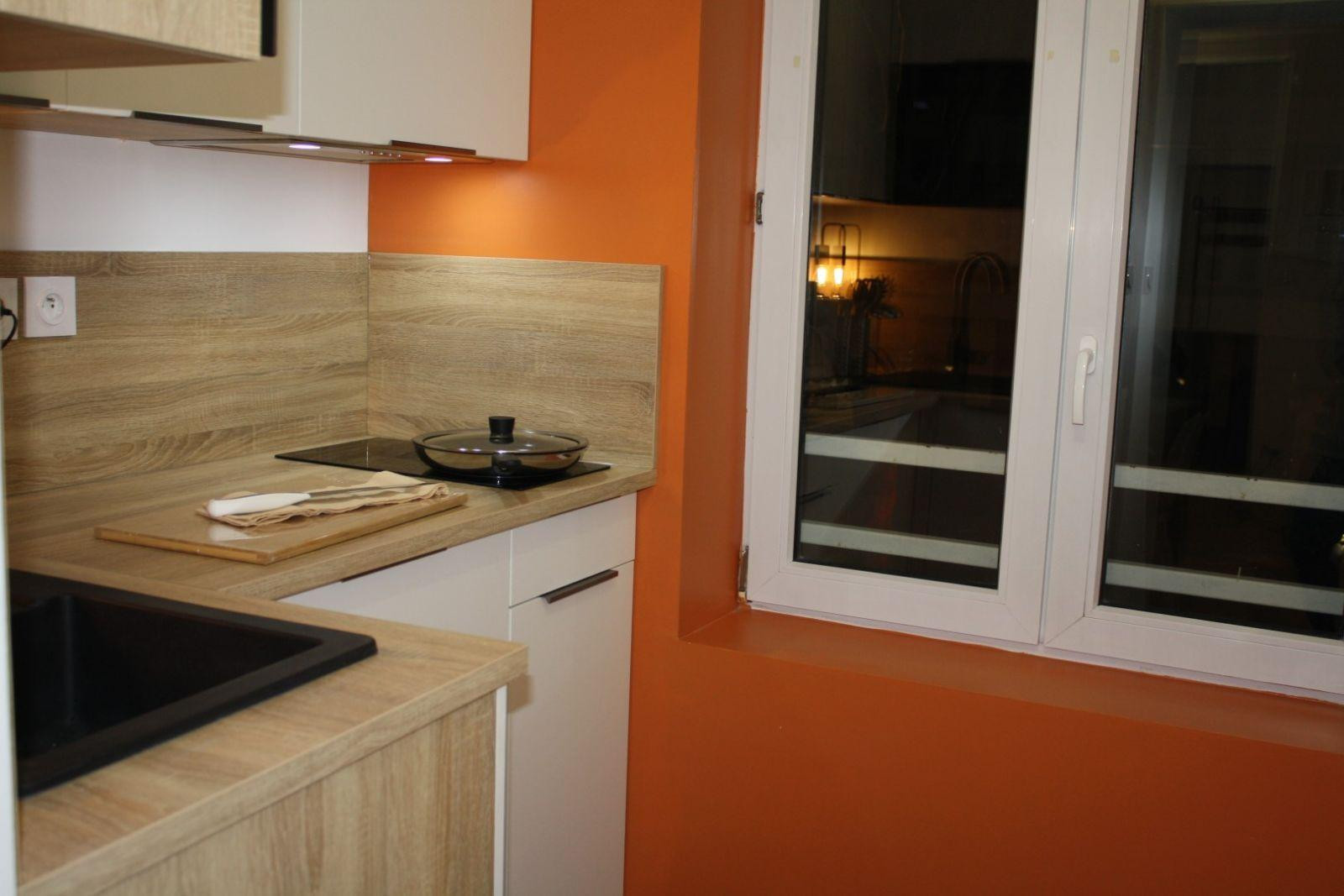 
                                                Location
                                                 Beau studio meublé 23m² traversant refait à neuf
