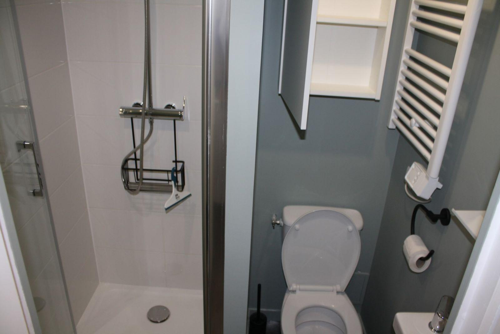 
                                                Location
                                                 Beau studio meublé 23m² traversant refait à neuf
