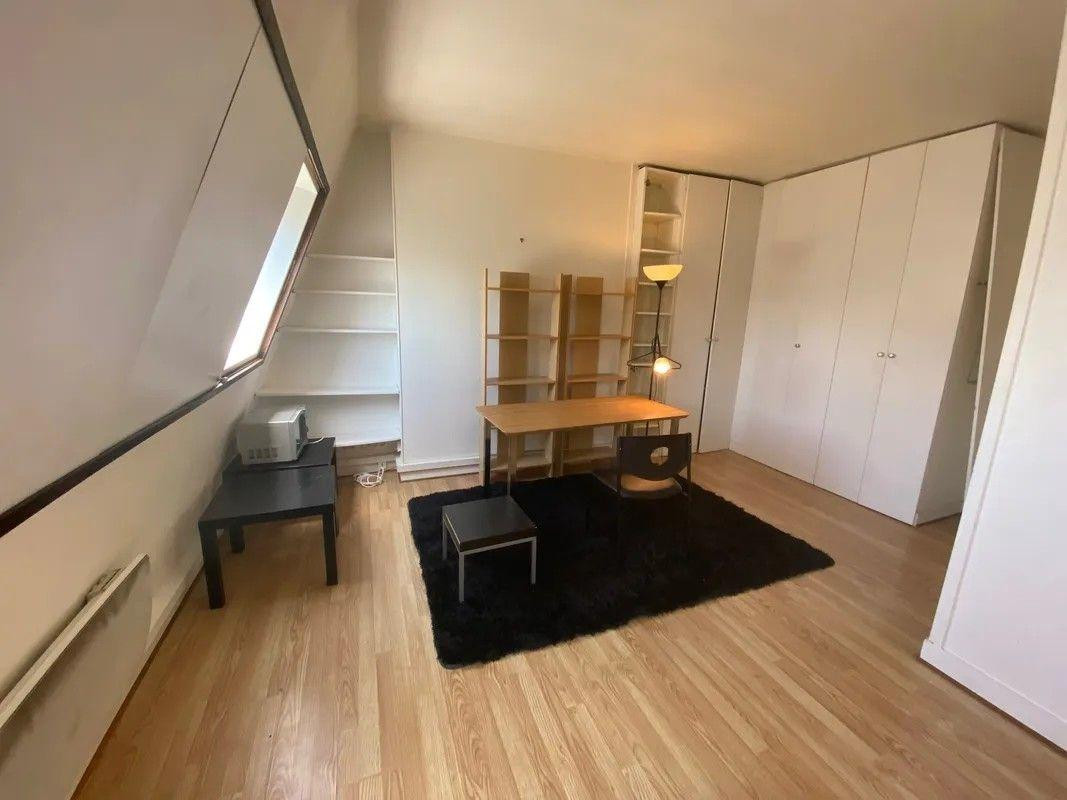 
                                                Location
                                                 Beau studio meublé 23m² Wagram 75017